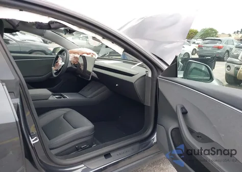 2025 Tesla Model 3 Long Range Rear-Wheel Drive/Standard Rear-Wheel Drive z USA, uszkodzony, nr VIN 5YJ3E1EA3SF985453